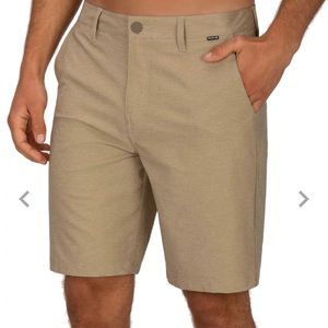 Hurley men’s phantom 20” khaki shorts like new